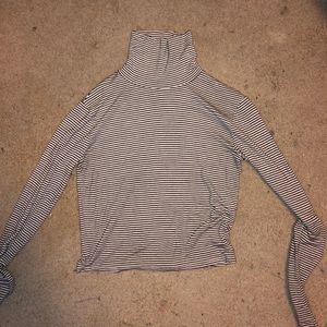 Cropped turtleneck
